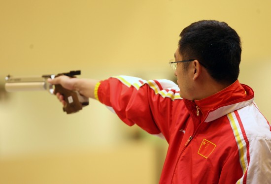 科威特射击选手弹无虚发，勇夺第一！