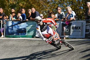 电竞赛场焦点！德国队对阵中国队，历史性突破，球队首次挺进决赛